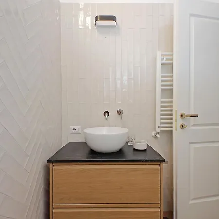 Trastevere Cisterna 4 *